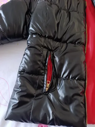 Chaquetón de mujer negro y rojo