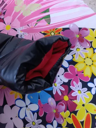 Chaquetón de mujer negro y rojo