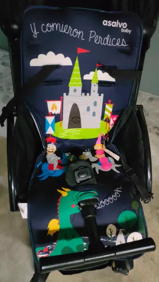 Carrito de bebé con diseño infantil
