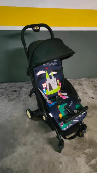 Carrito de bebé con diseño infantil