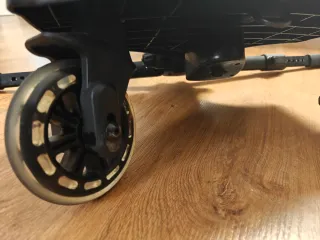 Patinete Universal. Marca bbest con Asiento.