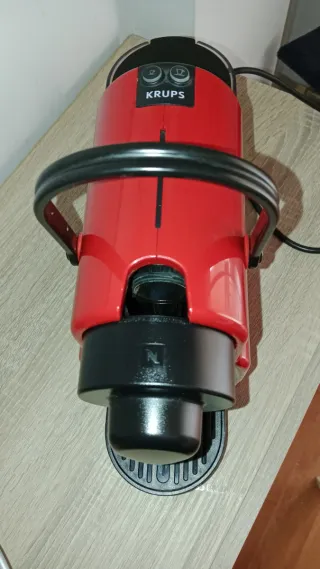 Cafetera Cápsulas Krups Nespresso Roja