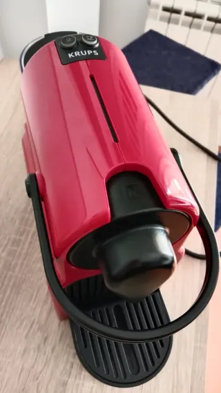 Cafetera Cápsulas Krups Nespresso Roja