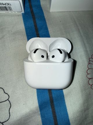 AirPods 4 con cancelación de sonido