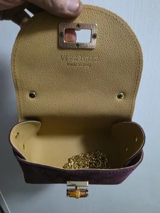 Borsetta in camoscio viola con dettagli oro