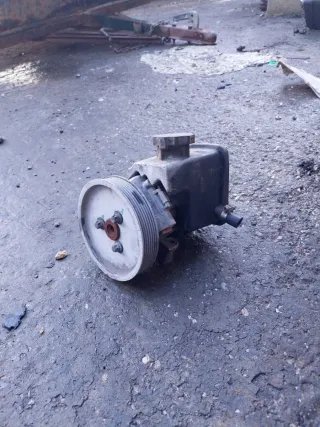 Bomba Dirección Mercedes-Benz