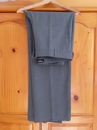 Pantalón vestir Pull&Bear gris talla 46