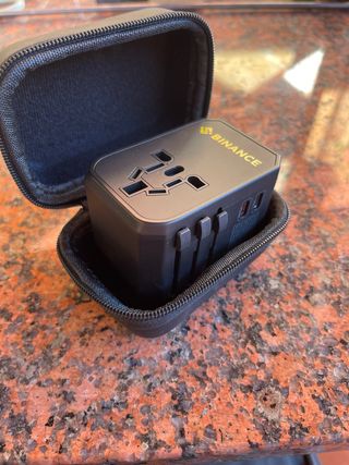 Adaptador Enchufe Universal Binance