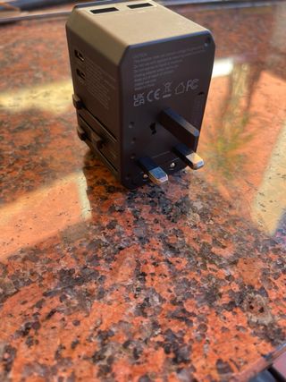 Adaptador Enchufe Universal Binance