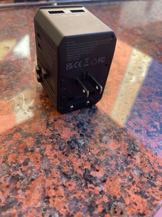 Adaptador Enchufe Universal Binance