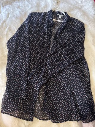 Blusa floral azul y rosa