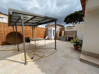 Chalet en alquiler en La Pineda en Castelldefels