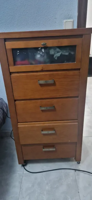 Cajonera de madera maciza con cristal