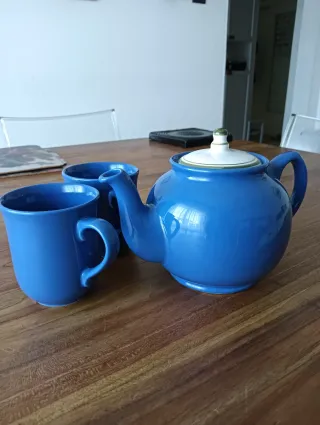 Teiera e 2 tazze in porcellana blu