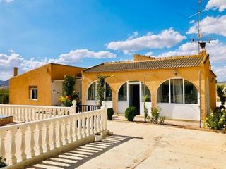 Chalet en venta en Yecla