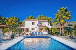 Chalet en venta en Teulada Pueblo en Teulada