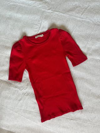 Camiseta Stradivarius roja manga corta