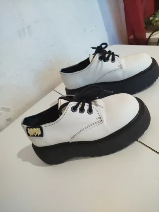 Zapatos plataforma Bimba y Lola blancos