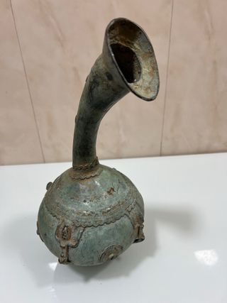 Antiguo Cántaro de Bronce