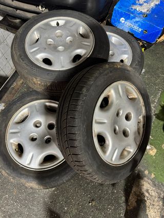 Llantas PSA con neumáticos