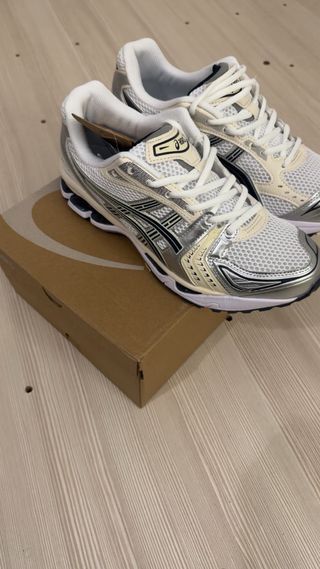 Asics Gel-Kayano 14 Plata/Blanco Nuevas