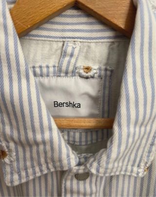 Chaqueta vaquera Bershka rayas flores