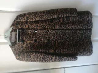 Abrigo estampado leopardo