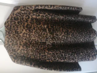 Abrigo estampado leopardo