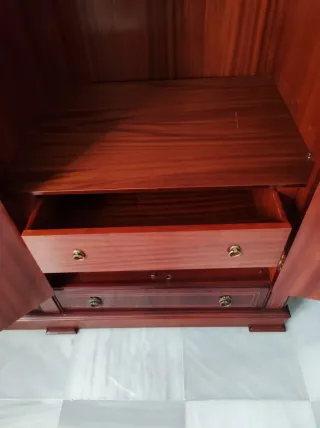 Armario de madera vintage