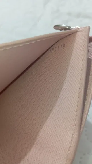 Monedero Louis Vuitton Rosa y Plateado