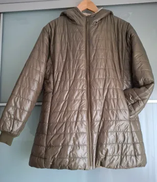 Abrigo verde con forro de borreguillo beige