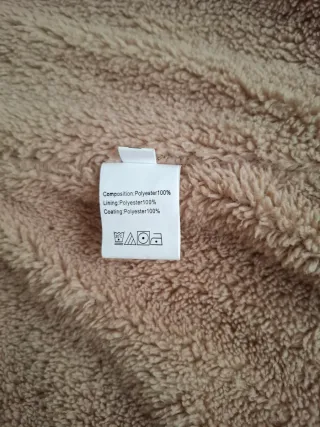 Abrigo verde con forro de borreguillo beige