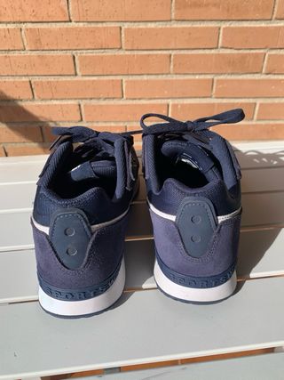 Zapatillas Nike Venture Runner Talla 40.5 UNISEX