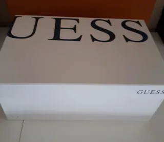 Zapatos de tacón Guess rojos