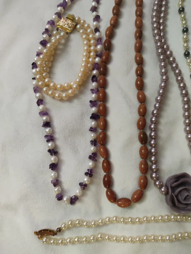 Lote de bijuterias: colares e brincos