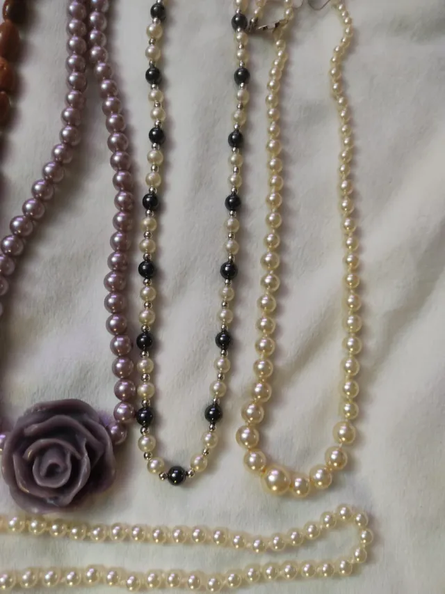 Lote de bijuterias: colares e brincos