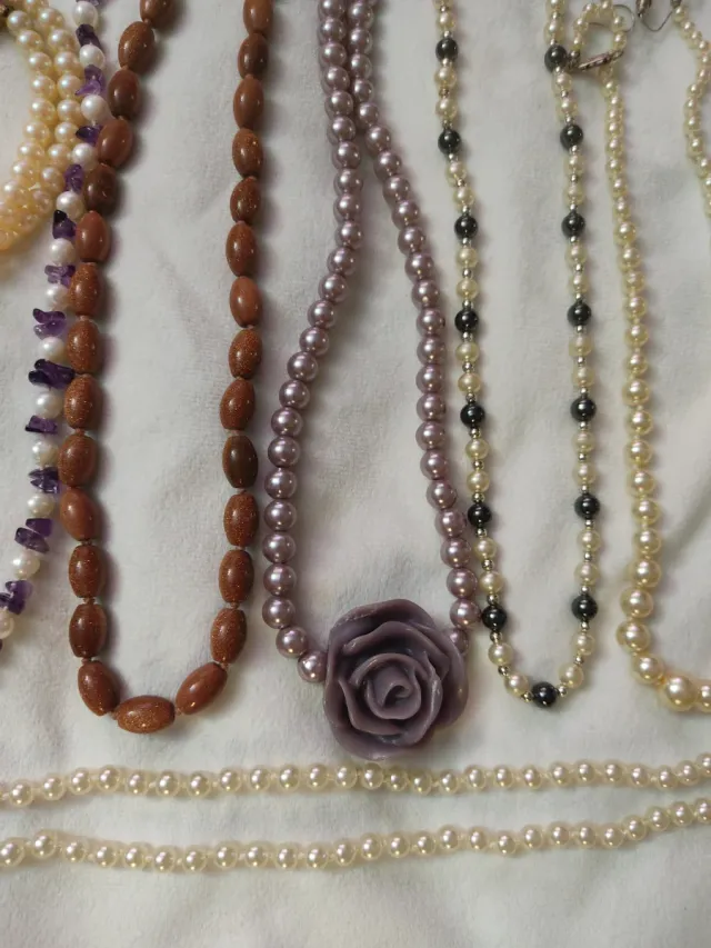 Lote de bijuterias: colares e brincos