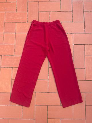 Pantalones rojos chic