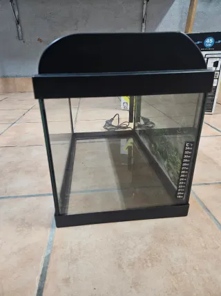 Acuario 45L con filtro 260L y accesorios