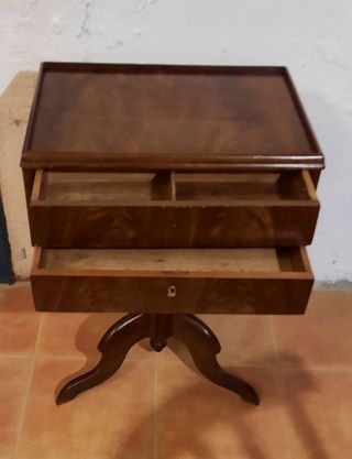 Costurero de caoba antiguo restaurado