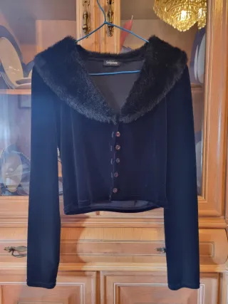 Chaqueta terciopelo negra cuello pelo. Nueva!