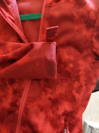 Chaqueta polar con capucha y cremallera talla 10