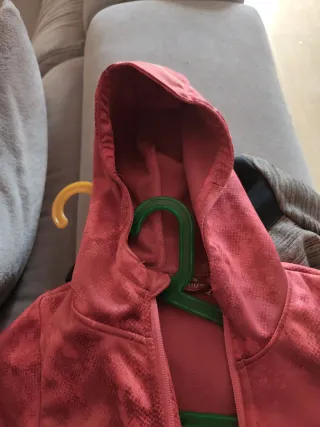 Chaqueta polar con capucha y cremallera talla 10