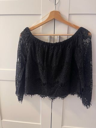 Top Negro Encaje Hombros Descubiertos Talla S