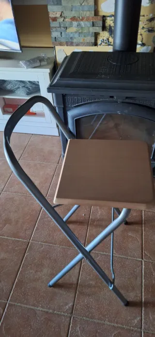 Bancos de cocina beige y gris