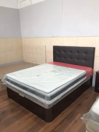 Canapé abatible y cabecero blanco