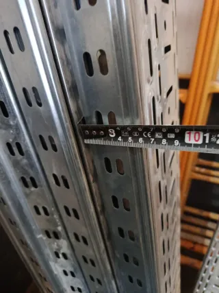 Bandeja de instalación metálica