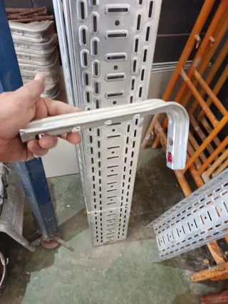 Bandeja de instalación metálica