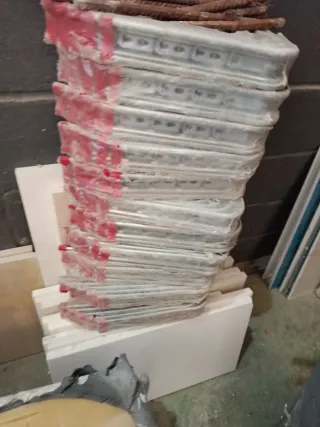 Bandeja de instalación metálica