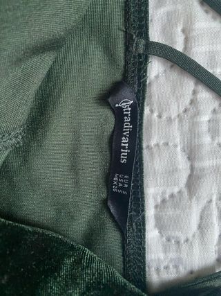 Top terciopelo verde Stradivarius Talla S